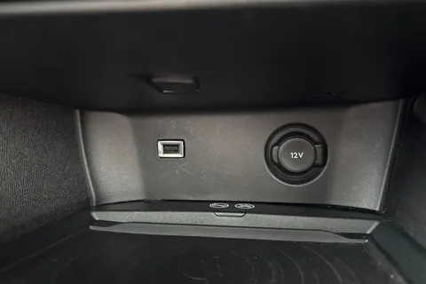 DC19CWM PEUGEOT 3008 1.2 PureTech GT Line Euro 6 (s/s) 5dr Thumbnail #59