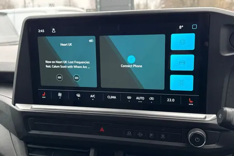 YS25JXN Volkswagen Transporter 2.0 TDI 150 Commerce Pro Van Auto Thumbnail #12