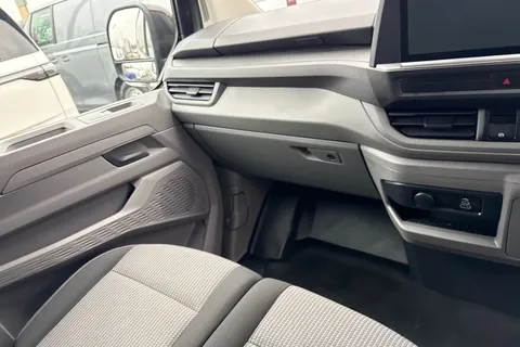 YS25JXN Volkswagen Transporter 2.0 TDI 150 Commerce Pro Van Auto Thumbnail #15