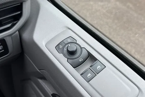 YS25JXN Volkswagen Transporter 2.0 TDI 150 Commerce Pro Van Auto Thumbnail #18