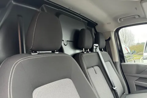 YS25JXN Volkswagen Transporter 2.0 TDI 150 Commerce Pro Van Auto Thumbnail #21