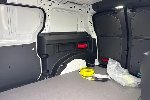 CX75RUC Volkswagen Id. Buzz Cargo Pro 79kWh Commerce Panel Van 5dr Electric Auto 4Motion (340 ps) Thumbnail #19