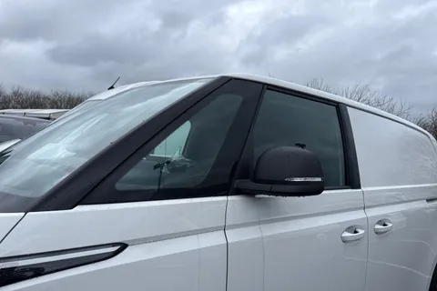 CX75RUC Volkswagen Id. Buzz Cargo Pro 79kWh Commerce Panel Van 5dr Electric Auto 4Motion (340 ps) Thumbnail #26