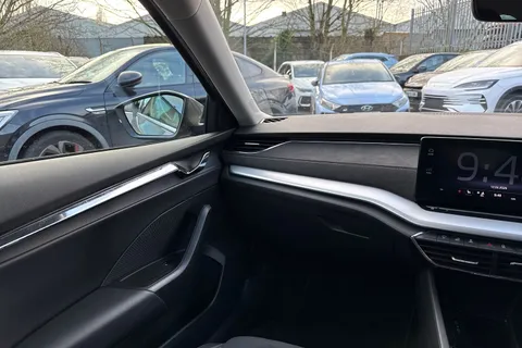 CY73FEF Škoda Octavia 1.4 TSI iV 13kWh SE L DSG Euro 6 (s/s) 5dr Thumbnail #16