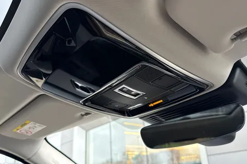 KT24WLJ Land Rover Range Rover Velar 2.0 D200 Dynamic SE 5dr Thumbnail #25