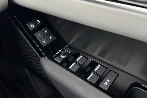 KT24WLJ Land Rover Range Rover Velar 2.0 D200 Dynamic SE 5dr Thumbnail #27