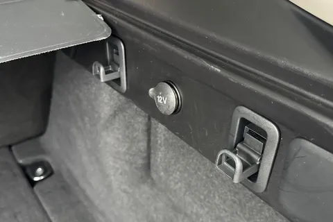 KT24WLJ Land Rover Range Rover Velar 2.0 D200 Dynamic SE 5dr Thumbnail #29