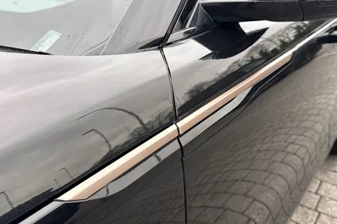 KT24WLJ Land Rover Range Rover Velar 2.0 D200 Dynamic SE 5dr Thumbnail #32