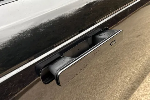 KT24WLJ Land Rover Range Rover Velar 2.0 D200 Dynamic SE 5dr Thumbnail #38