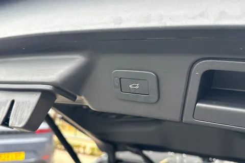 KT24WLJ Land Rover Range Rover Velar 2.0 D200 Dynamic SE 5dr Thumbnail #41