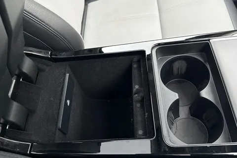 KT24WLJ Land Rover Range Rover Velar 2.0 D200 Dynamic SE 5dr Thumbnail #52