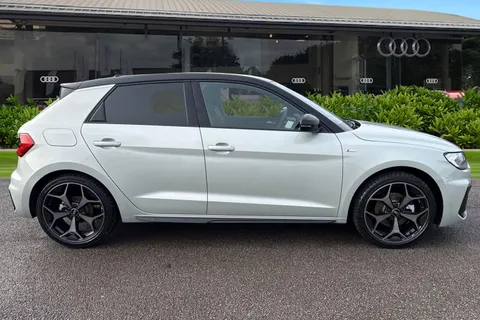 Audi A1 1.0 TFSI 30 Black Edition Sportback Euro 6 (s/s) 5dr Thumbnail #4