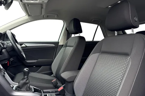 CU71LWM Volkswagen T-Roc 1.5 TSI EVO Active 5dr Thumbnail #17