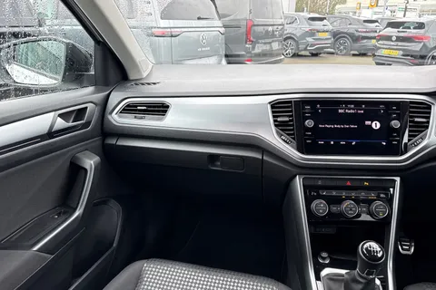 CU71LWM Volkswagen T-Roc 1.5 TSI EVO Active 5dr Thumbnail #21