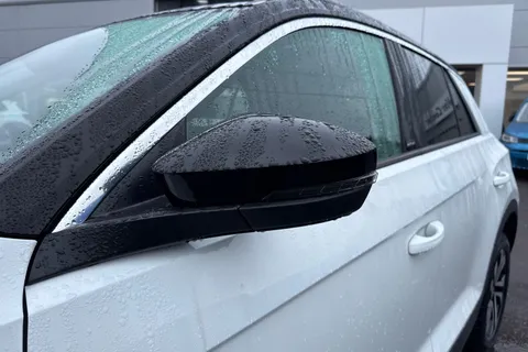 CU71LWM Volkswagen T-Roc 1.5 TSI EVO Active 5dr Thumbnail #34