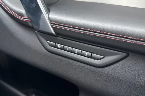 26 of 50 for Land Rover Discovery Sport 2.0 D200 R-Dynamic HSE 5dr