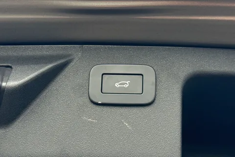 32 of 50 for Land Rover Discovery Sport 2.0 D200 R-Dynamic HSE 5dr