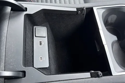 48 of 50 for Land Rover Discovery Sport 2.0 D200 R-Dynamic HSE 5dr