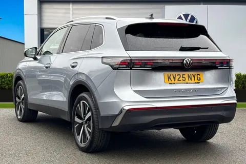KV25NYG Volkswagen Tiguan 1.5 TSI eHybrid Elegance 5dr DSG | Area View Camera | Adaptive Cruise Contr Thumbnail #3