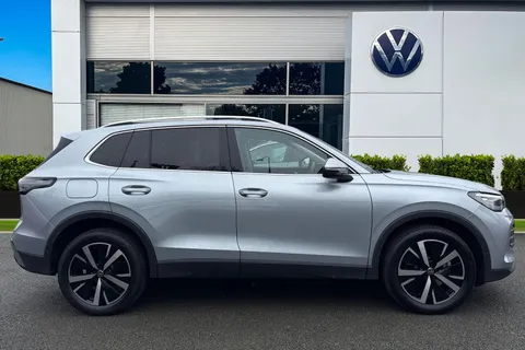 KV25NYG Volkswagen Tiguan 1.5 TSI eHybrid Elegance 5dr DSG | Area View Camera | Adaptive Cruise Contr Thumbnail #4