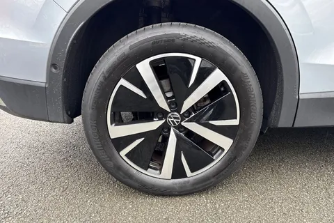 KV25NYG Volkswagen Tiguan 1.5 TSI eHybrid Elegance 5dr DSG | Area View Camera | Adaptive Cruise Contr Thumbnail #11