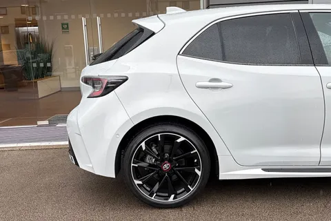 DG21KUD Toyota Corolla 1.8 VVT-h GR SPORT CVT Euro 6 (s/s) 5dr Thumbnail #32