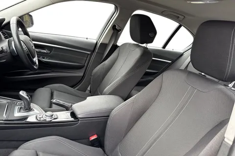 MC66WYS BMW 3 Series 2.0 320i Sport Auto Euro 6 (s/s) 4dr Thumbnail #17