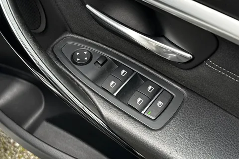 MC66WYS BMW 3 Series 2.0 320i Sport Auto Euro 6 (s/s) 4dr Thumbnail #22