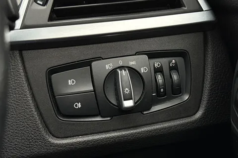 MC66WYS BMW 3 Series 2.0 320i Sport Auto Euro 6 (s/s) 4dr Thumbnail #37