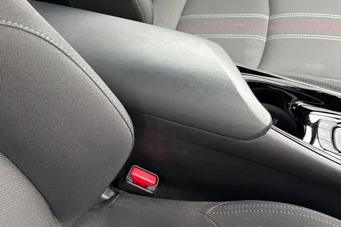 PN23UJS Toyota C-Hr 1.8 VVT-h GR SPORT CVT Euro 6 (s/s) 5dr Thumbnail #39