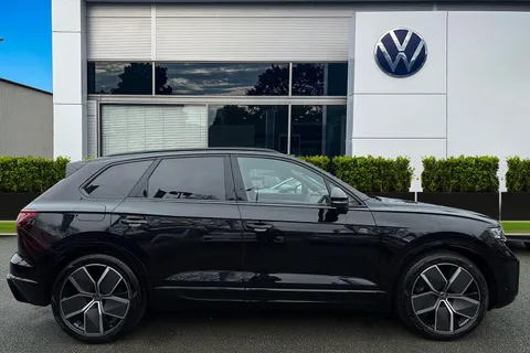 AO75EFU Volkswagen Touareg 3.0 V6 TDI 4Motion 286 Black Edition 5dr Tip Auto | Air Suspension | Towbar Thumbnail #4
