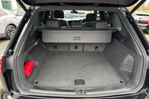 AO75EFU Volkswagen Touareg 3.0 V6 TDI 4Motion 286 Black Edition 5dr Tip Auto | Air Suspension | Towbar Thumbnail #8
