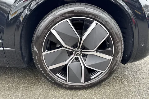 AO75EFU Volkswagen Touareg 3.0 V6 TDI 4Motion 286 Black Edition 5dr Tip Auto | Air Suspension | Towbar Thumbnail #11