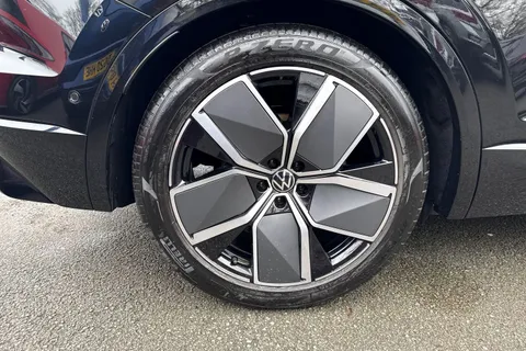 AO75EFU Volkswagen Touareg 3.0 V6 TDI 4Motion 286 Black Edition 5dr Tip Auto | Air Suspension | Towbar Thumbnail #12