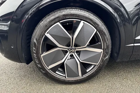 AO75EFU Volkswagen Touareg 3.0 V6 TDI 4Motion 286 Black Edition 5dr Tip Auto | Air Suspension | Towbar Thumbnail #14