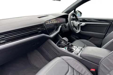 AO75EFU Volkswagen Touareg 3.0 V6 TDI 4Motion 286 Black Edition 5dr Tip Auto | Air Suspension | Towbar Thumbnail #16