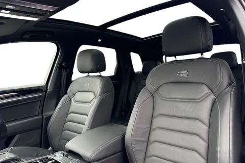 AO75EFU Volkswagen Touareg 3.0 V6 TDI 4Motion 286 Black Edition 5dr Tip Auto | Air Suspension | Towbar Thumbnail #17