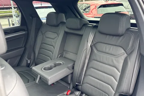 AO75EFU Volkswagen Touareg 3.0 V6 TDI 4Motion 286 Black Edition 5dr Tip Auto | Air Suspension | Towbar Thumbnail #20