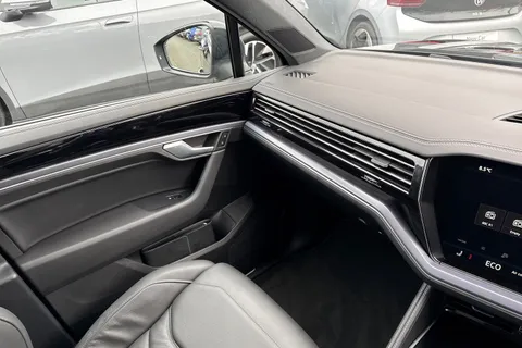 AO75EFU Volkswagen Touareg 3.0 V6 TDI 4Motion 286 Black Edition 5dr Tip Auto | Air Suspension | Towbar Thumbnail #21