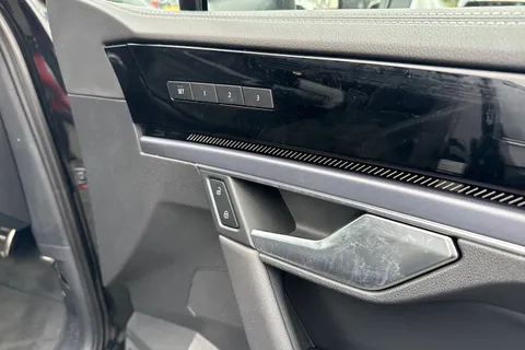 AO75EFU Volkswagen Touareg 3.0 V6 TDI 4Motion 286 Black Edition 5dr Tip Auto | Air Suspension | Towbar Thumbnail #22