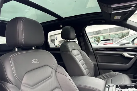 AO75EFU Volkswagen Touareg 3.0 V6 TDI 4Motion 286 Black Edition 5dr Tip Auto | Air Suspension | Towbar Thumbnail #25