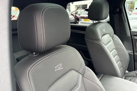 AO75EFU Volkswagen Touareg 3.0 V6 TDI 4Motion 286 Black Edition 5dr Tip Auto | Air Suspension | Towbar Thumbnail #42