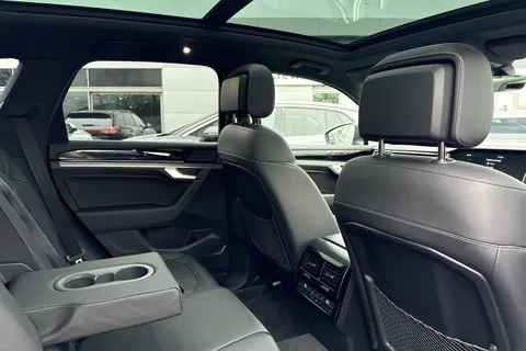 AO75EFU Volkswagen Touareg 3.0 V6 TDI 4Motion 286 Black Edition 5dr Tip Auto | Air Suspension | Towbar Thumbnail #44