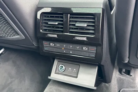 AO75EFU Volkswagen Touareg 3.0 V6 TDI 4Motion 286 Black Edition 5dr Tip Auto | Air Suspension | Towbar Thumbnail #45