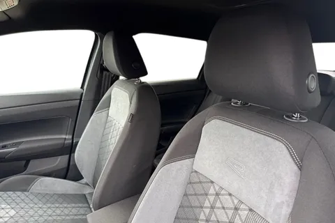 DC25WUK Volkswagen Taigo 1.5 TSI 150 Black Edition **REVERSING CAMERA + SPACE SAVER** Thumbnail #17