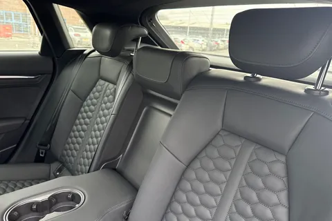 19 of 57 for Audi RS 3 RS 3 Sportback Carbon Black 400 PS S tronic