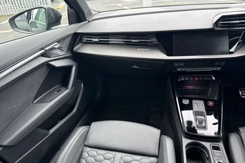 20 of 57 for Audi RS 3 RS 3 Sportback Carbon Black 400 PS S tronic