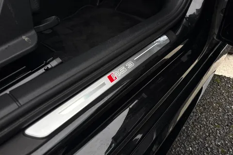 33 of 57 for Audi RS 3 RS 3 Sportback Carbon Black 400 PS S tronic