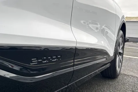 RE74SNX Audi Q6 E-Tron Q6 SUV Sport e-tron performance  225,00 kW Thumbnail #37