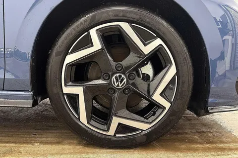 KN75XNM Volkswagen Golf 1.5 TSI 150 R-Line 5dr **PAN ROOF + WINTER PACK + LED MATRIX** Thumbnail #5